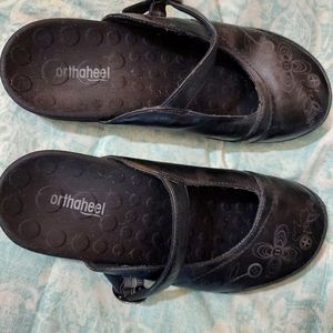 Orthaheel (Vionic) black slip on clogs sz 9